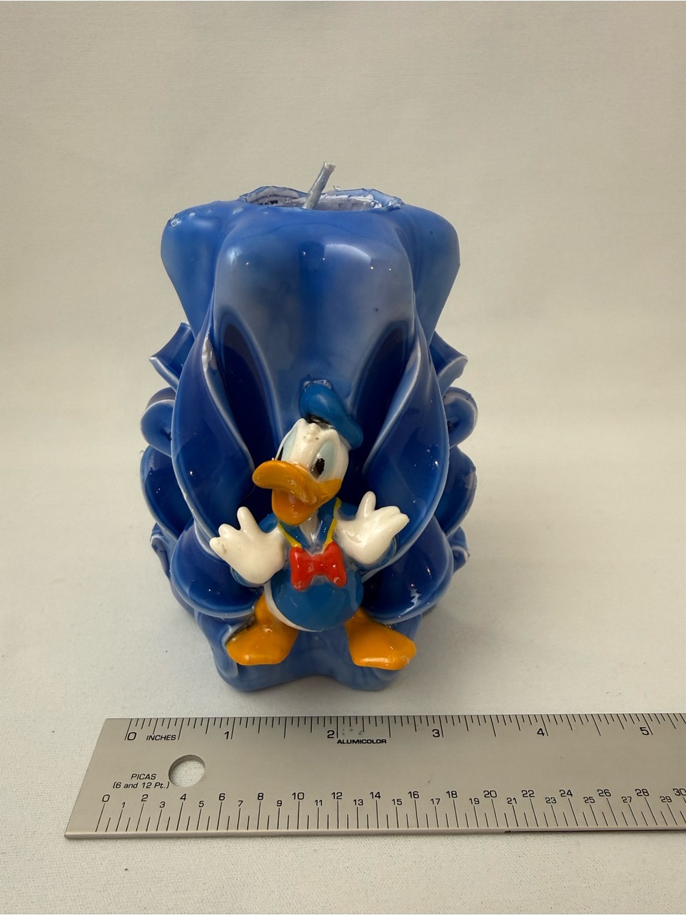 Vintage Disney Donald Duck Hand Carved Ribbon Candle Blue White UNBURNT